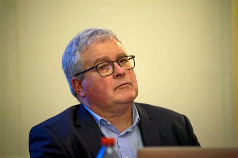 Crise démocratique : « La défiance est un cercle vicieux .